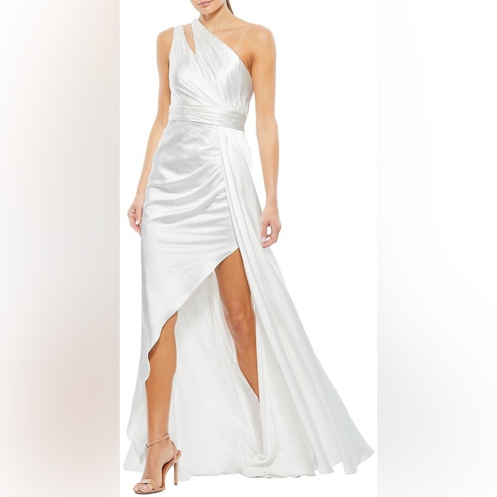 Brand New Mac Duggal Brand new Shoulder Cut Out Charmeuse Gown Size 2 White